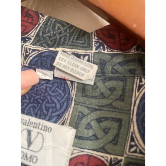 Vintage 80's VALENTINO Celtic Knot Printed Short Sleeve Shirt Men's Medium - Picture 3 of 6